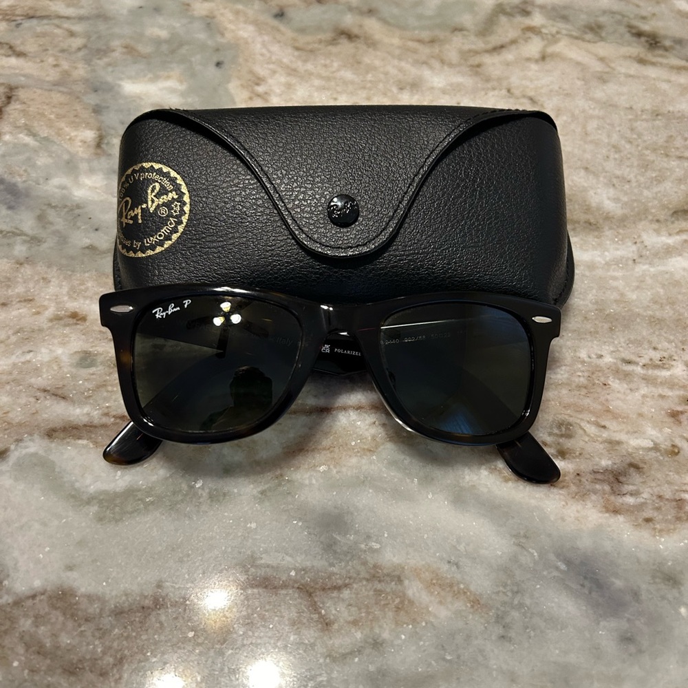 Rayban Wayfarer sunglasses - Tortoise shell, Polarized.